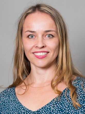 Surrogati medfører mye usikkerhet, og det er vanskelig å lage avtaler som regulerer denne usikkerheten godt, sier Kristin Engh Førde. Foto: Ingar Sørensen.