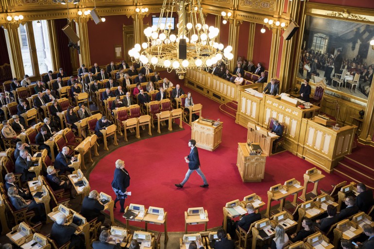 Bilde av Stortinget under debatten om endringer i bioteknologiloven.
